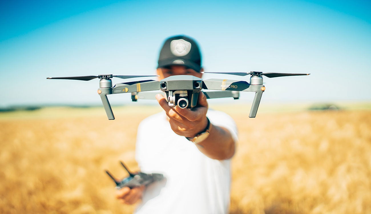 Cómo volar un dron: Guía de iniciación